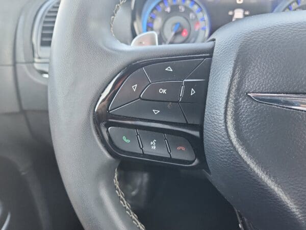 2022 Chrysler 300 - Image 6