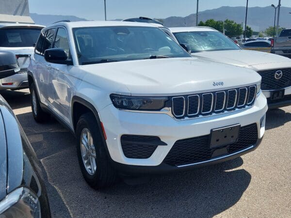 2023 Jeep Grand Cherokee - Image 3