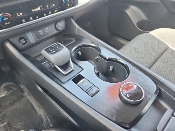 2025 Nissan Rogue - Image 10