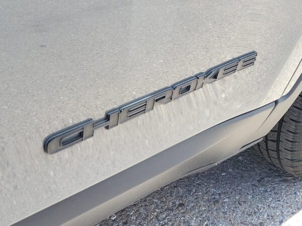 2023 Jeep Cherokee - Image 13