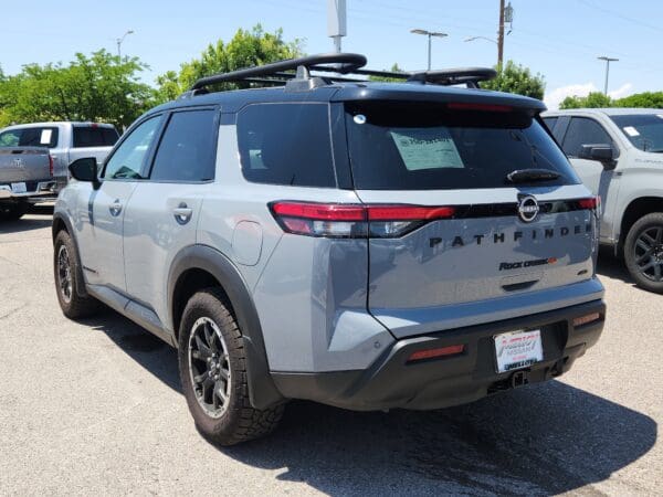 2025 Nissan Pathfinder - Image 3