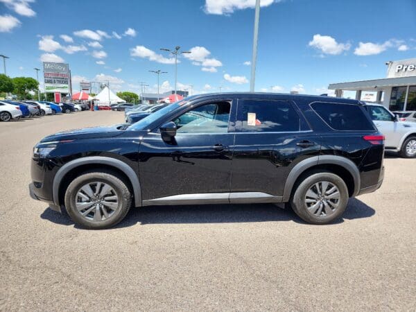 2022 Nissan Pathfinder - Image 2