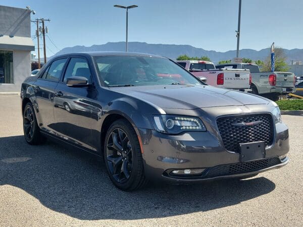 2022 Chrysler 300 - Image 4