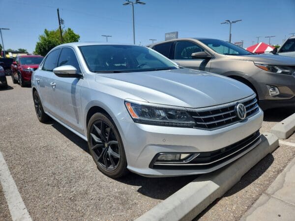 2017 Volkswagen Passat - Image 3