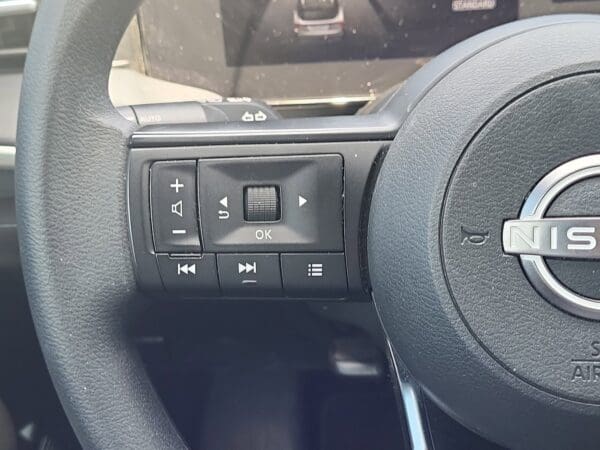 2025 Nissan Kicks - Image 19