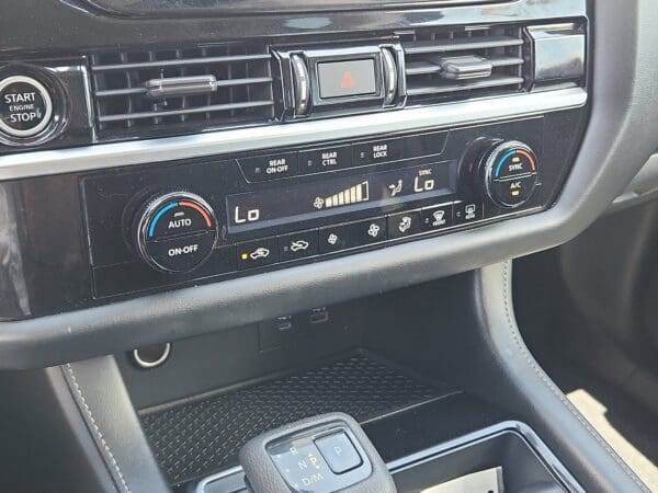 2022 Nissan Pathfinder - Image 13