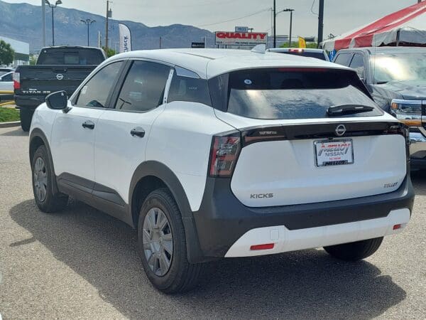 2025 Nissan Kicks - Image 3