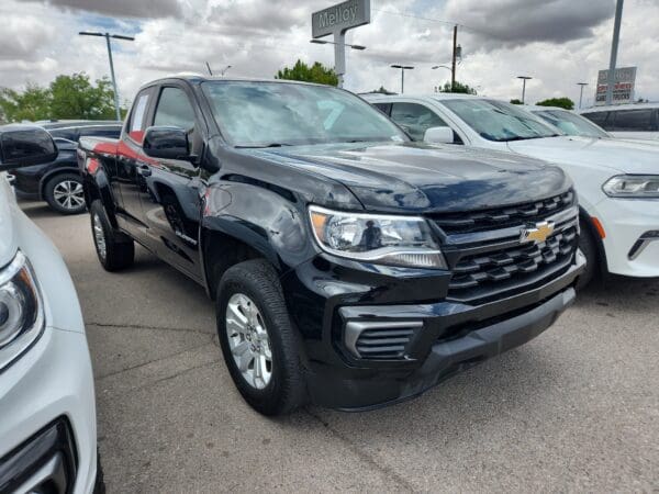 2022 Chevrolet Colorado - Image 3