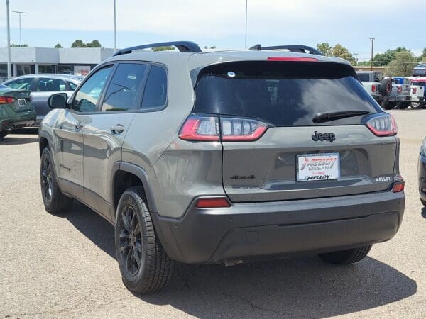 2023 Jeep Cherokee - Image 3