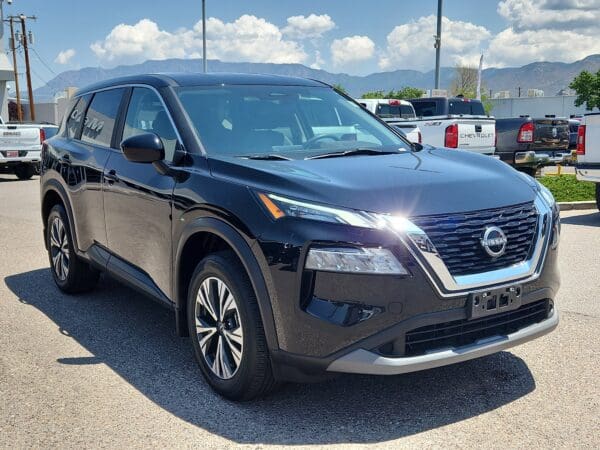 2023 Nissan Rogue - Image 4