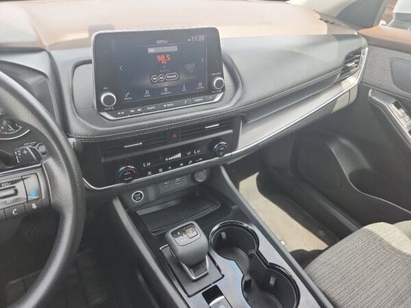 2023 Nissan Rogue - Image 9