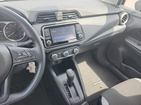 2025 Nissan Versa - Image 9