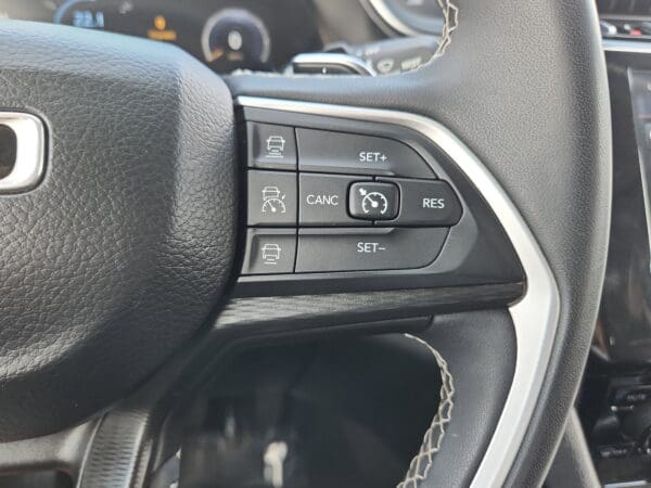 2023 Jeep Grand Cherokee - Image 7