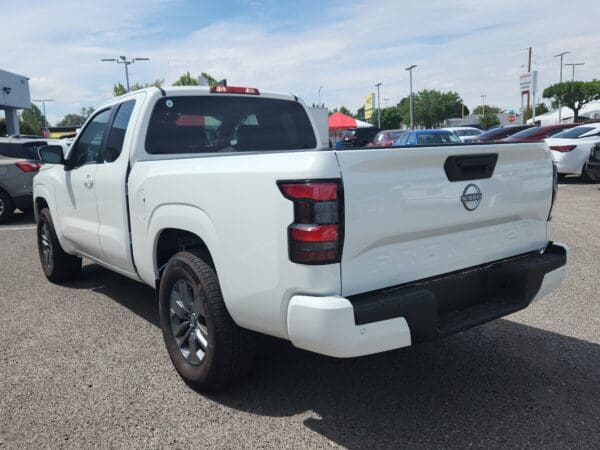 2025 Nissan Frontier - Image 3
