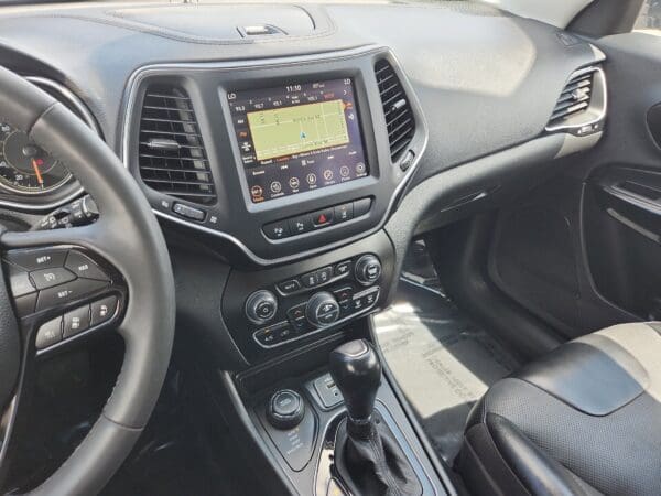 2023 Jeep Cherokee - Image 9