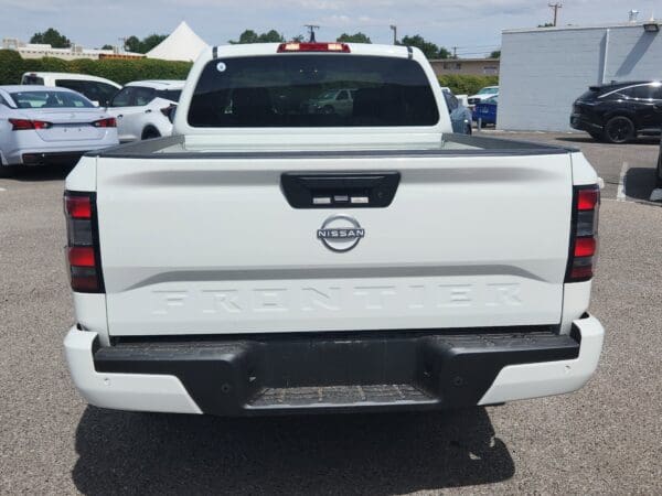 2025 Nissan Frontier - Image 18