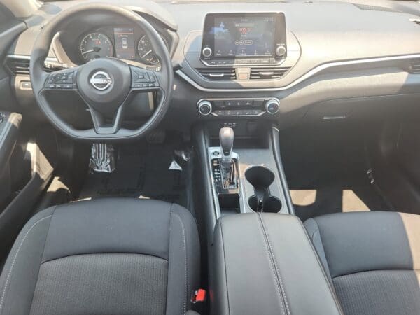 2025 Nissan Altima - Image 17