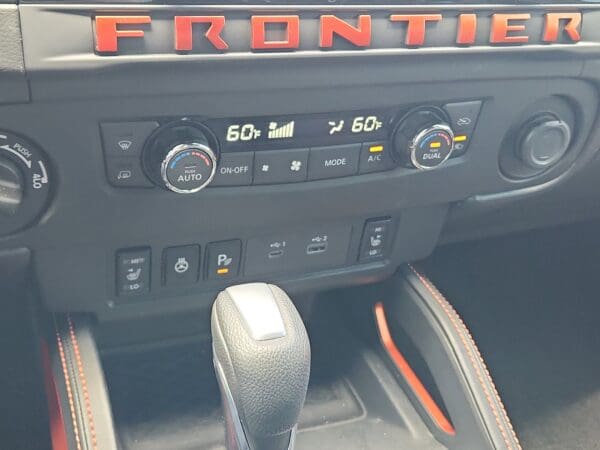 2025 Nissan Frontier - Image 13