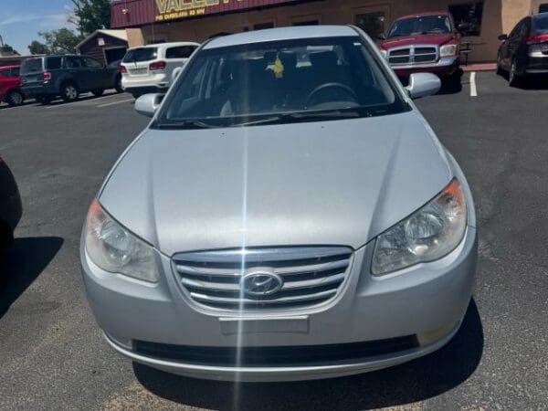 2010 Hyundai Elantra - Image 2