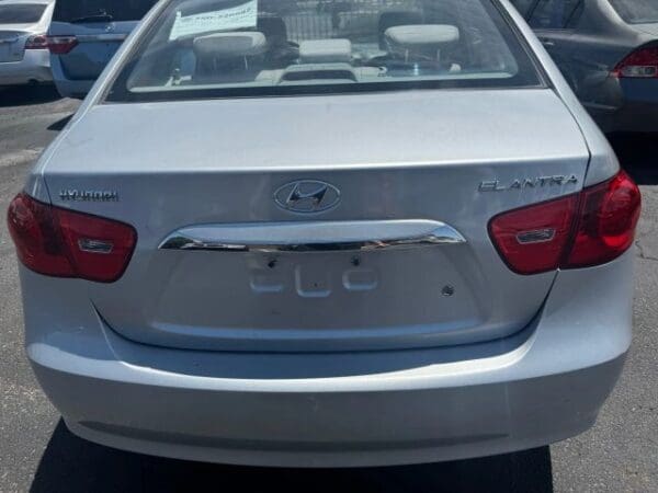 2010 Hyundai Elantra - Image 4