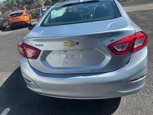 2018 Chevrolet Cruze - Image 4