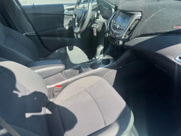 2018 Chevrolet Cruze - Image 6