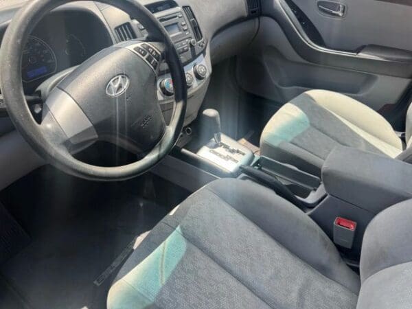 2010 Hyundai Elantra - Image 5