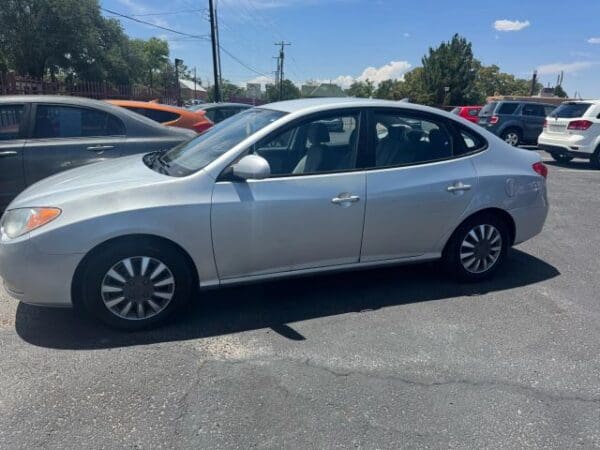 2010 Hyundai Elantra - Image 3