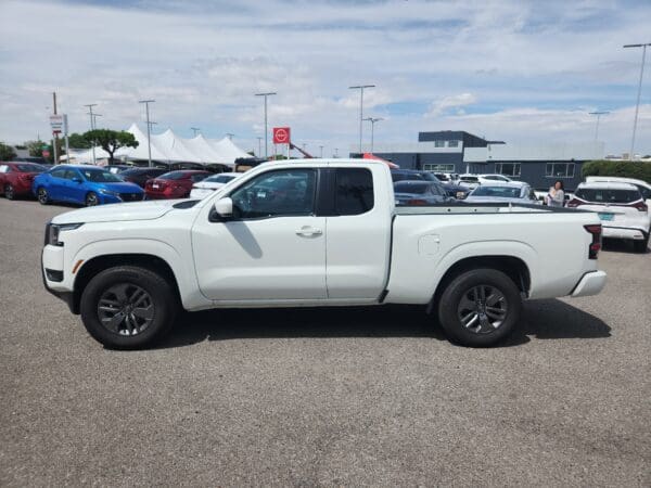 2025 Nissan Frontier - Image 2
