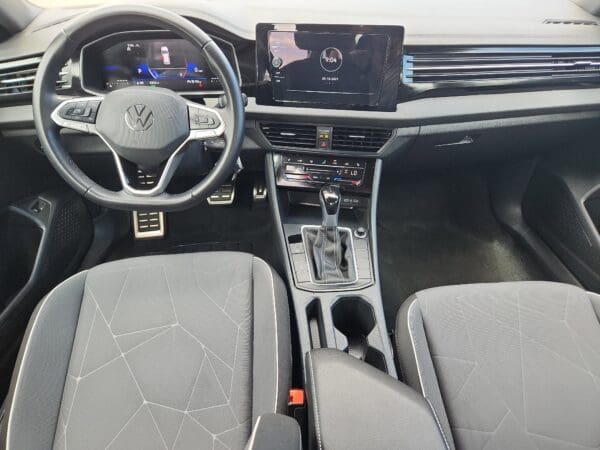 2025 Volkswagen Jetta - Image 17