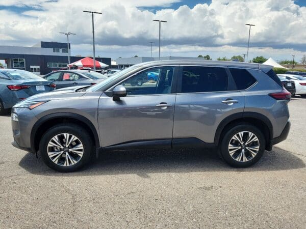 2023 Nissan Rogue - Image 2