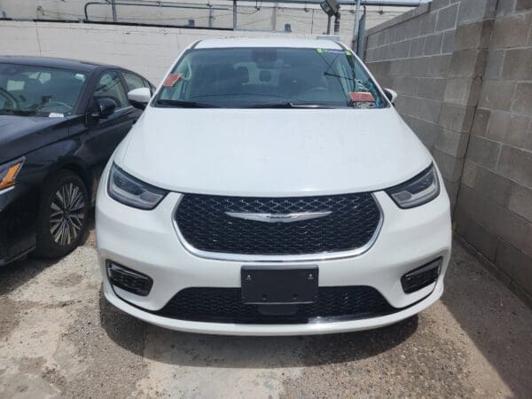 2023 Chrysler Pacifica - Image 2