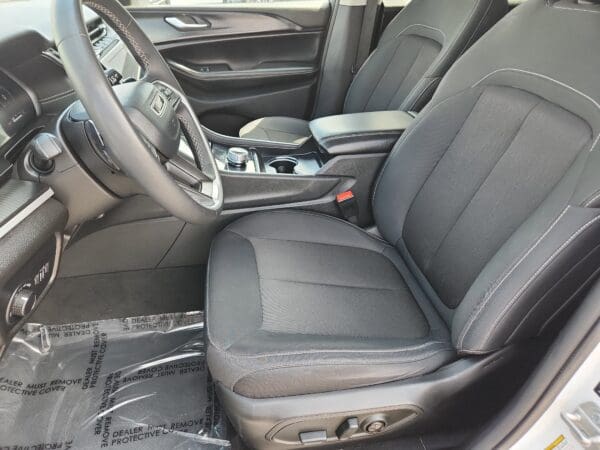 2023 Jeep Grand Cherokee - Image 15