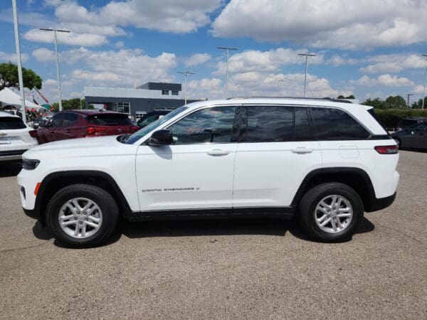 2023 Jeep Grand Cherokee - Image 2