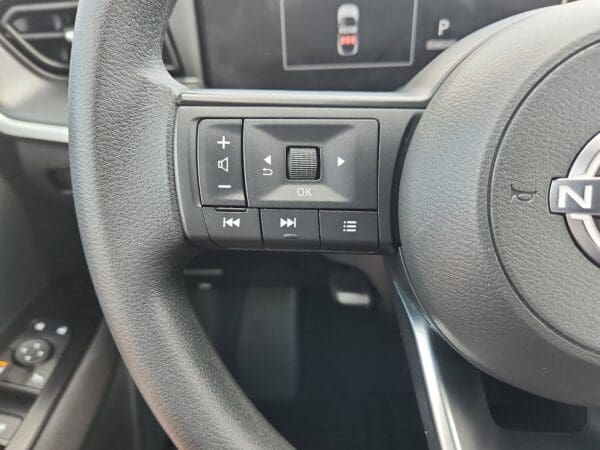 2025 Nissan Kicks - Image 6
