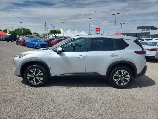2023 Nissan Rogue - Image 2