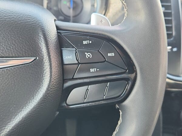 2022 Chrysler 300 - Image 7