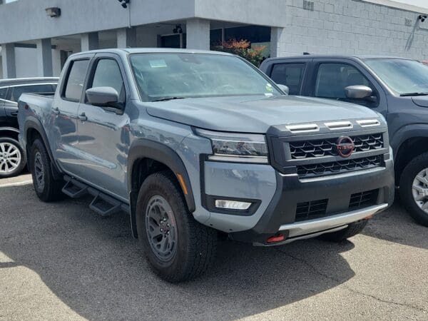 2025 Nissan Frontier - Image 3