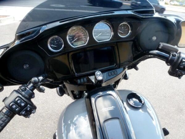 2022 Harley-Davidson FLHXS - Image 11