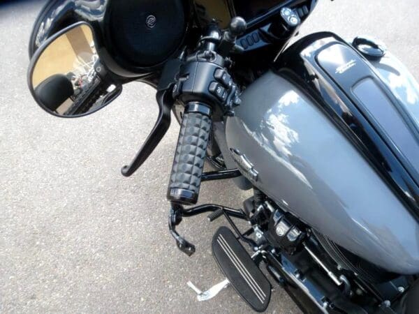 2022 Harley-Davidson FLHXS - Image 12