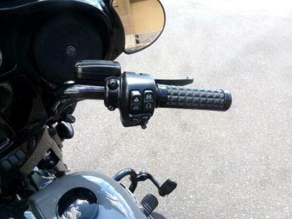 2022 Harley-Davidson FLHXS - Image 13