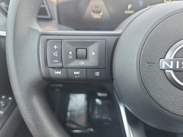 2025 Nissan Kicks - Image 6