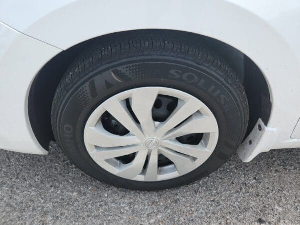 2025 Nissan Versa - Image 20