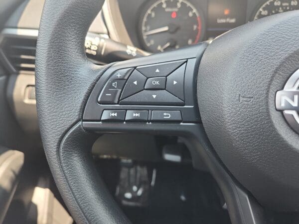 2025 Nissan Altima - Image 6