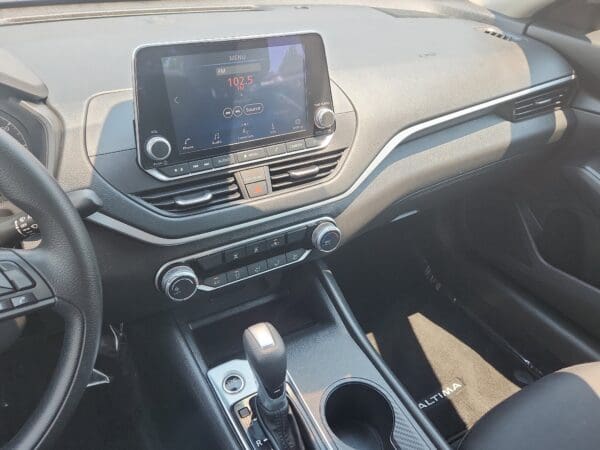 2025 Nissan Altima - Image 9