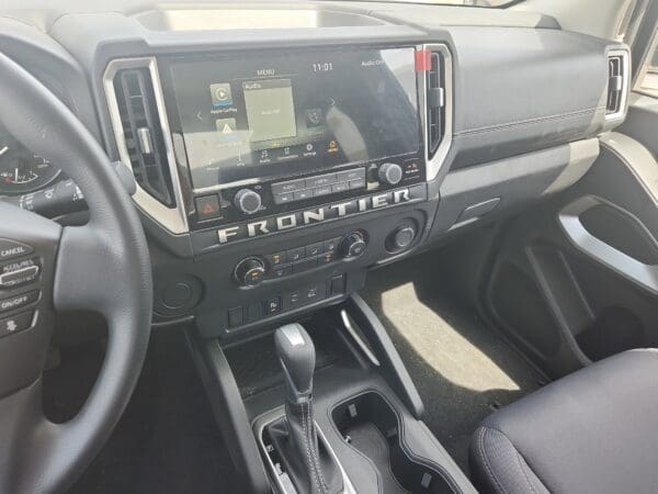 2025 Nissan Frontier - Image 9