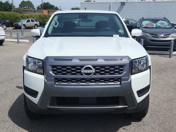 2025 Nissan Frontier - Image 5