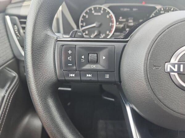2023 Nissan Rogue - Image 6