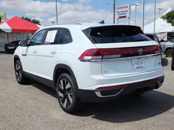 2024 Volkswagen Atlas Cross Sport - Image 3