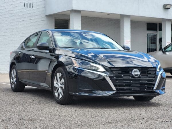 2025 Nissan Altima - Image 4